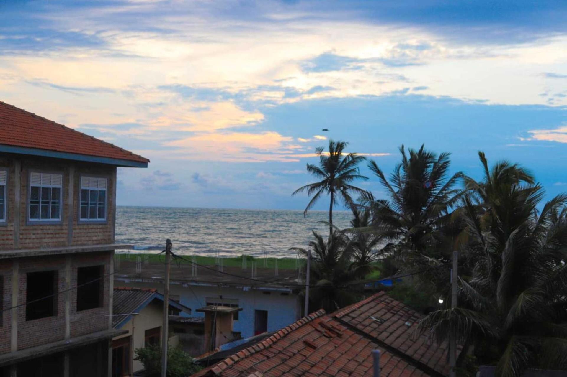 Hotel Royal Hub Kudapaduwa Esterno foto