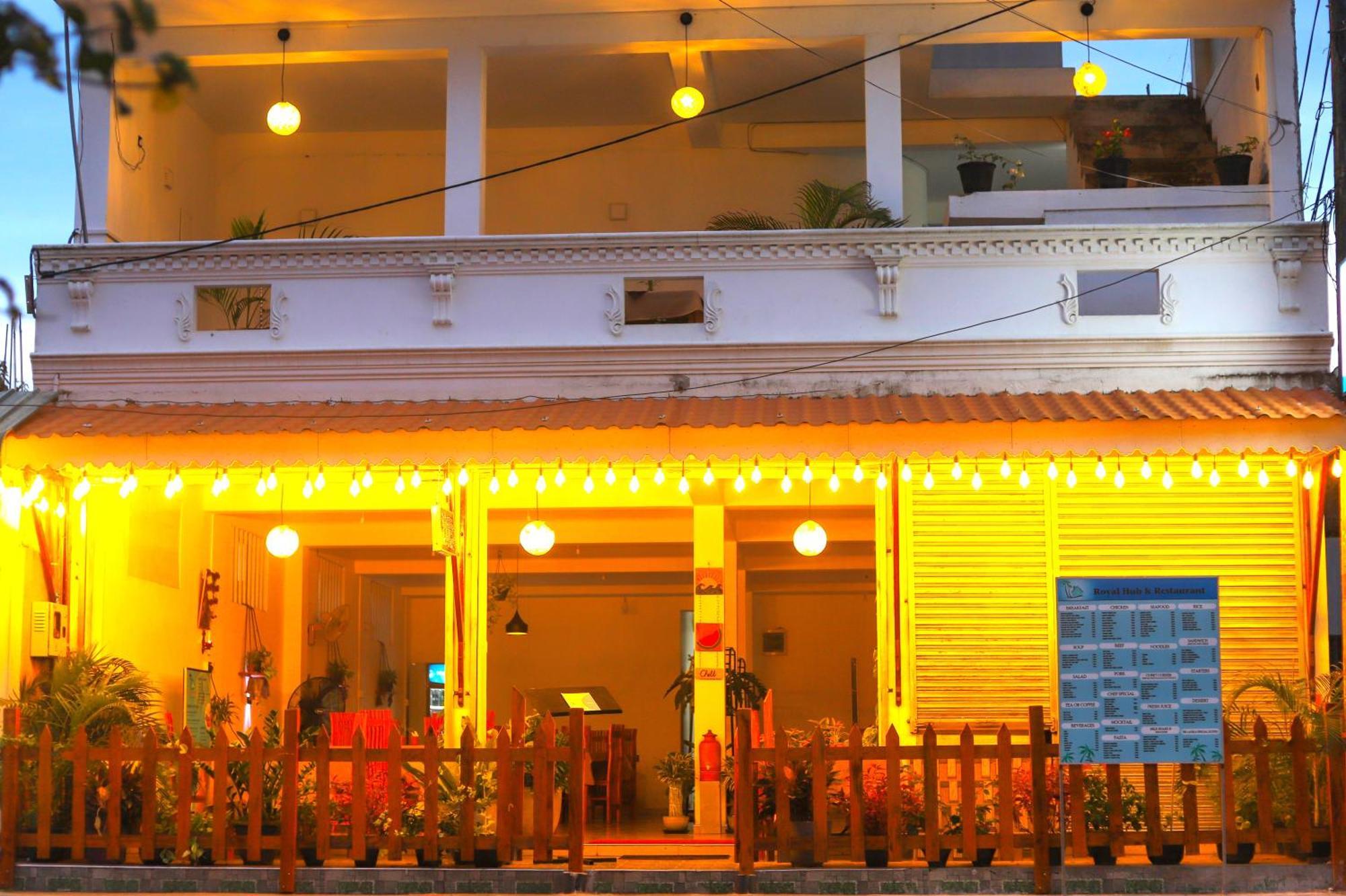 Hotel Royal Hub Kudapaduwa Esterno foto