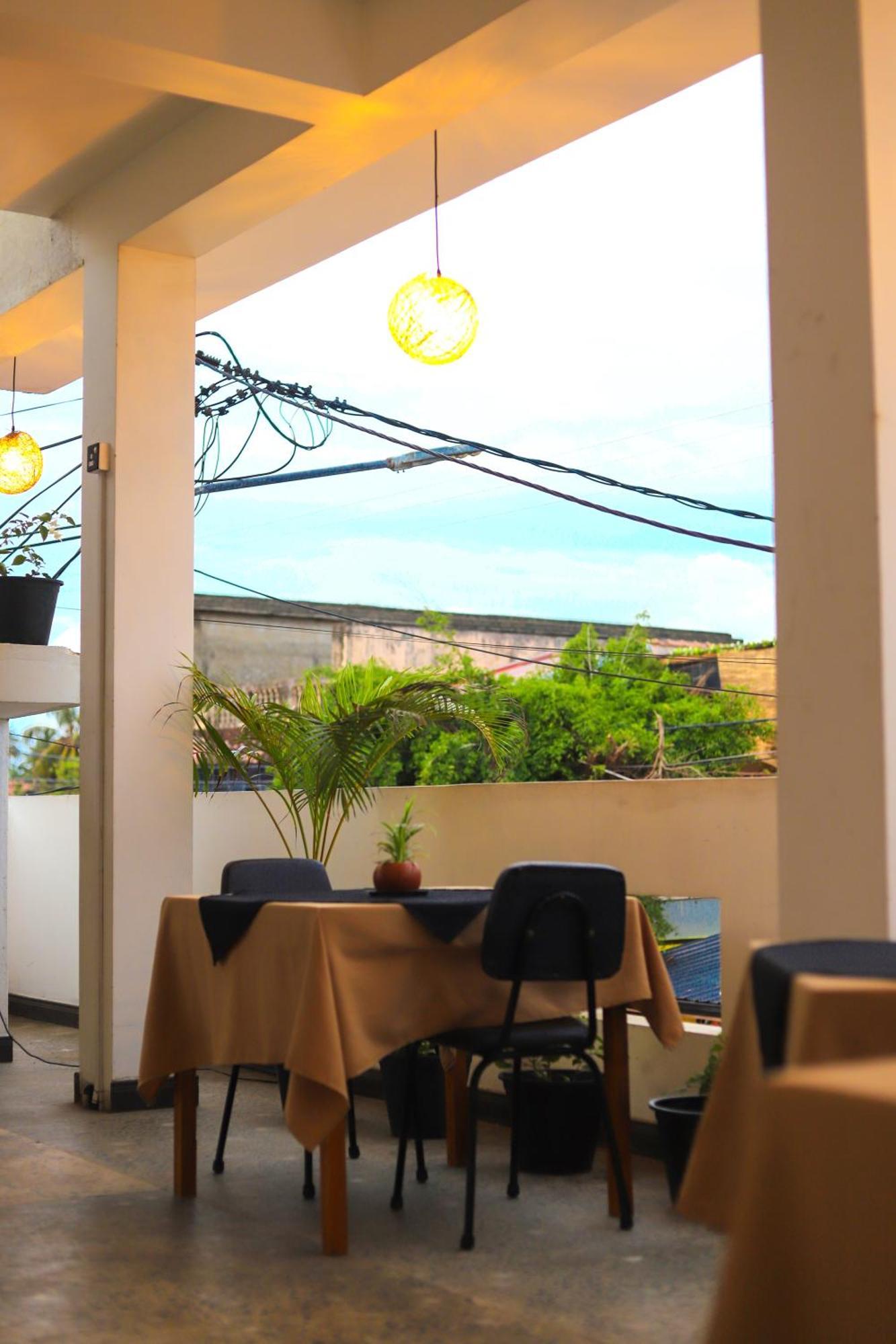 Hotel Royal Hub Kudapaduwa Esterno foto