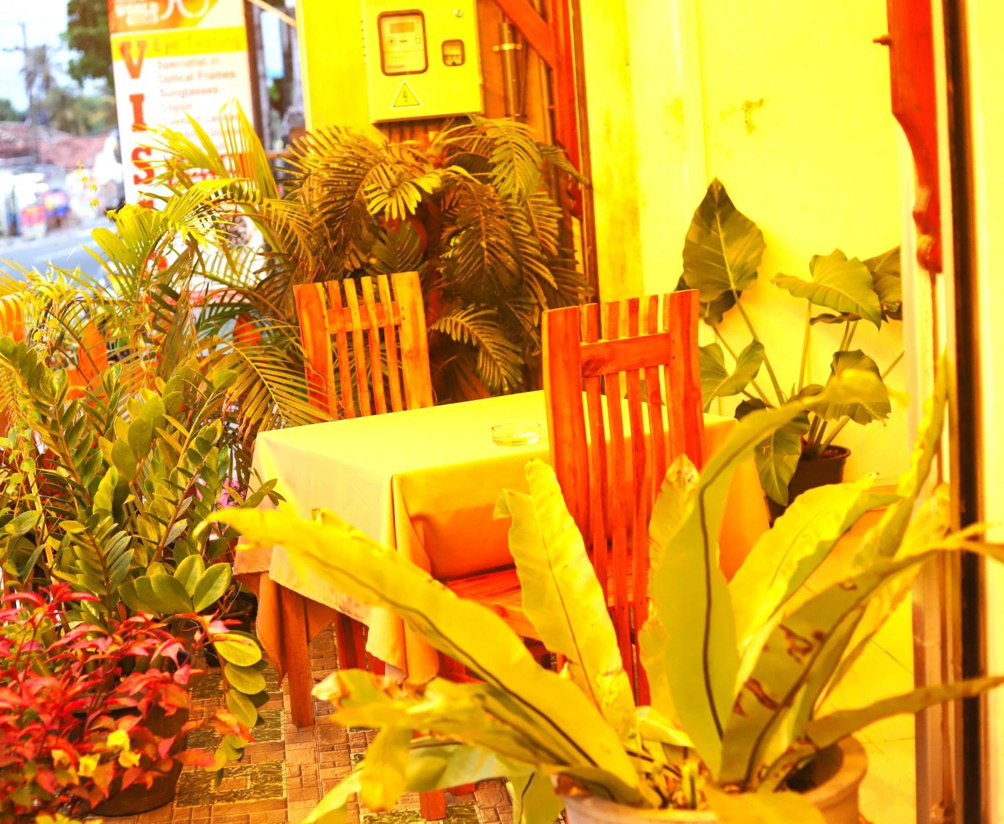 Hotel Royal Hub Kudapaduwa Esterno foto